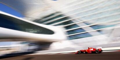 Alonso rueda en Yas Marina