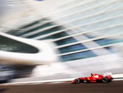Alonso rueda en Yas Marina