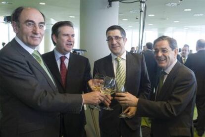 Ignacio Sánchez Galán (Iberdrola), Bernabé Unda (Gobierno vasco), el lendakari Patxi López y Mario Fernández (BBK).