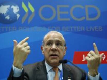 El secretario general de la Organización para la Cooperación y el Desarrollo Económico (OCDE), Ángel Gurría, durante su participación en la reunión de ministros de Finanzas y gobernadores de bancos centrales de los países miembros del G20 hoy, en Moscú (Rusia).