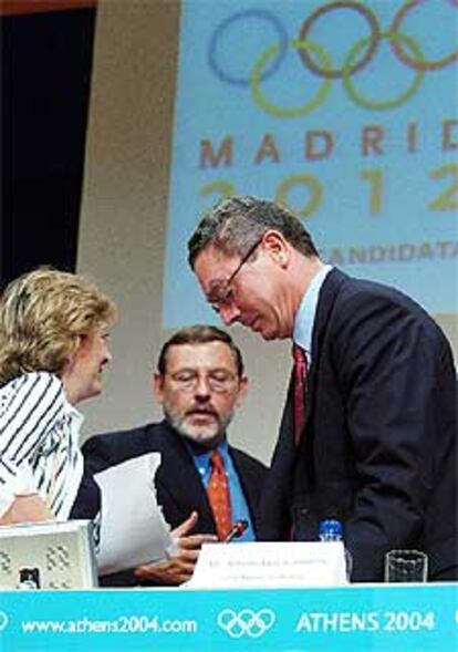 El alcalde de Madrid, Ruiz-Gallardón, junto a la ministra de Educación y el secretario de Estado para el Deporte.
