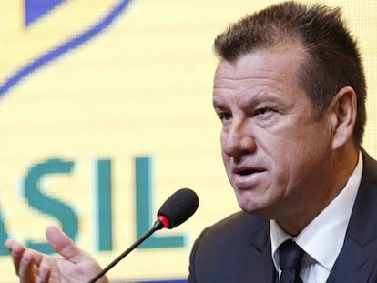 Dunga convocou a seleção brasileira.