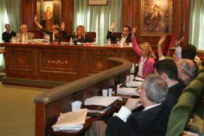 Momento de la votación ayer en el pleno del Ayuntamiento de Marbella.