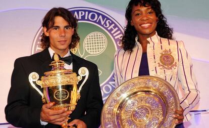 Nadal y Venus Williams, con los trofeos de 2008.