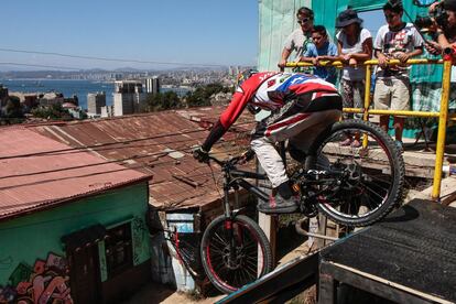 Carrera extrema 'Valparaíso Cerro Abajo', en la ciudad portuaria de Valparaíso (Chile).