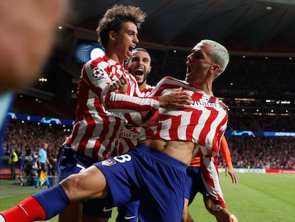 Los jugadores del Atlético celebran el gol de Griezmann ante el Oporto en la primera jornada de la Champions ante el Oporto, este miércoles en el Metropolitano.