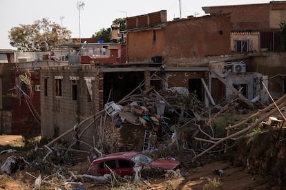 En la imagen, viviendas devastadas junto al barranco de Torrent.