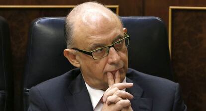 El ministro de Hacienda durante el Pleno que aprob&oacute; la subida del IVA.