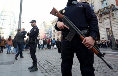 Dispositivo de seguridad en el centro de Madrid con motivo de las fiestas.