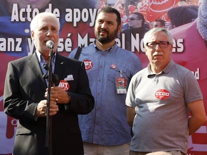 En los lados, los secretarios generales, de UGT, Pepe Álvarez, y de CCOO, Ignacio Fernández Toxo, arropando a Rubén Ranz, y José Manuel Nogales.