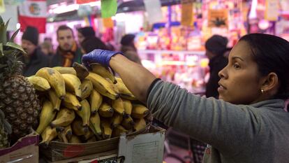 Mercado de Maravillas, donde proliferan establecimientos con productos latinos en la calle Bravo Murillo.