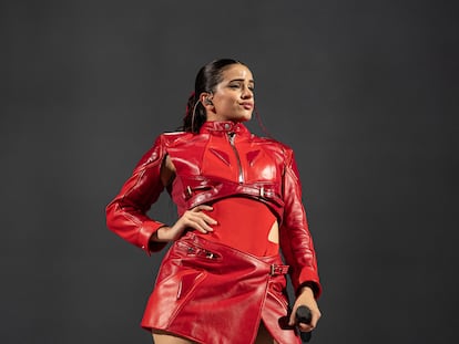 La cantante Rosalía actúa dentro de su gira 'Motomami Tour' en el Palau Sant Jordi, a 23 de julio de 2022, en Barcelona