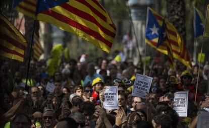 Cientos de personas se concentran frente al Tribunal Superior de Justicia de Cataluña el pasado 21 de septiembre.