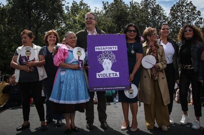 Marcelo Ebrard, aspirante a la candidatura presidencial de Morena, en un acto este domingo.