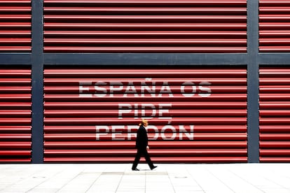 Una imagen del proyecto 'España os pide perdón', de Abel Azcona.