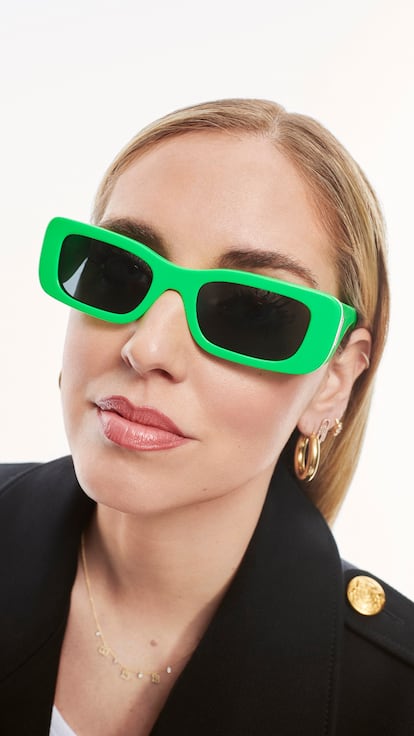 La influencer Chiara Ferragni está detrás de estas gafas de sol diseñadas por ella misma para Sunglass Hut. Su montura rectangular disponible en tres colores responde a su gusto por las formas y tonos atrevidos para convertir a este accesorio en protagonista de su look. 139€.