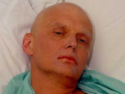 Alexander Litvinenko, hospitalizado en Londres, pocos días antes de morir.