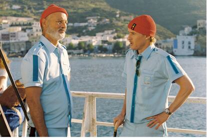 Bill Murray y Owen Wilson en "La Vida Acuática de Steve Zissou". Las zapatillas Adidas con cordones amarillos que llevan los actores  tuvieron tanto éxito que la web Cool Hunting recogió alrededor de un millar de firmas para que fueran comercializadas. Adidas rechazó la propuesta.