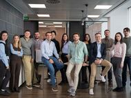Luis del Pozo, CEO de Legálitas (quinto por la izquierda), junto al equipo de Álex.