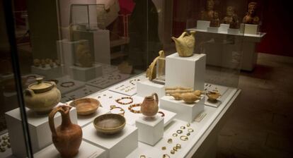Varias de las piezas fenicias que se expone en el Museo de Cádiz.