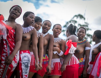 La procesión es dirigida por la princesa zulú principal, que toma un papel prominente a través del festival. Si la caña se rompe antes de que la niña llegue a ese punto, se considera una señal de que ella ya es sexualmente activa.