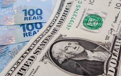 Real sofre desvalorização ante ao dólar americano.