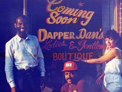 Escaparate de Dapper Dan, la tienda, justo antes de abrir en 1982.