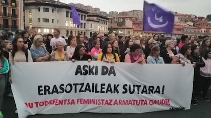 Concentración contra la agresión sexual sufrida en Bilbao por una mujer que fue secuestrada el pasado viernes.