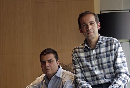 ALBERTO ESTÉVEZ Y JOSÉ LÓPEZ. Los ingenieros que descubrieron anomalías en las facturas del consumo eléctrico que pagaban algunos ayuntamientos orensanos, en un céntrico hotel madrileño.