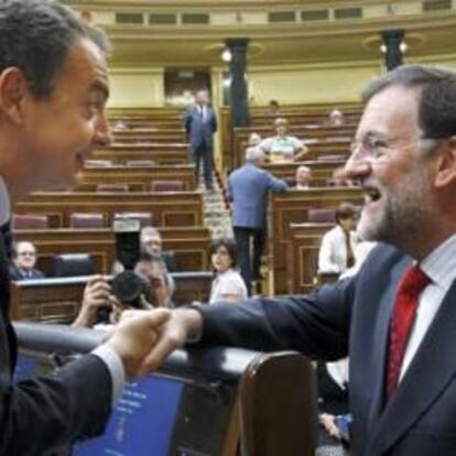 El presidente de Gobierno, José Luis Rodríguez Zapatero, y el líder del PP, Mariano Rajoy, en junio de 2009.