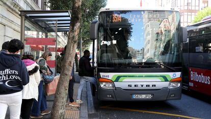 Autobuses del servicio urbano en Bilbao.
