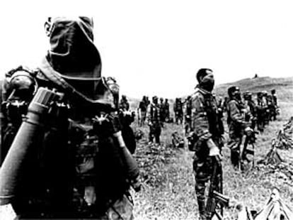 Paramilitares colombianos en la Serranía de Santa María.