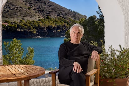 Ferran Adrià ejercerá de anfitrión el próximo mes de octubre de una pareja desconocida, a la que enseñará los secretos de Cala Montjoi. Imagen proporcionada por Airbnb.