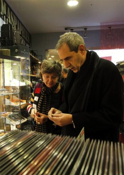 El arquitecto Antonio Ortiz, del estudio Cruz y Ortiz, en la papelería Maspapeles