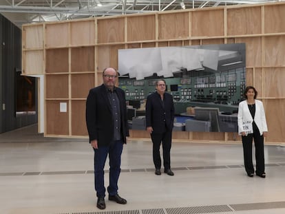 Thomas Demand, artista alemán; Udo Kittelmann, comisario de la exposición; y Fátima Sánchez, directora ejecutiva del Centro Botín.