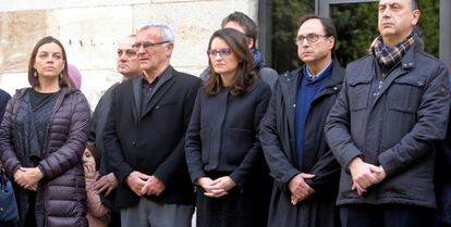 Concentraci&oacute;n frente al Palau de la Generalitat contra el asesinato machista registrado el viernes 22.