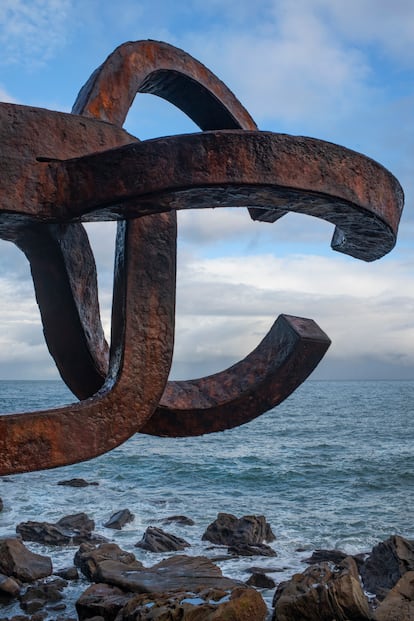 Una de las tres esculturas de hierro del 'Peine del viento', una de sus grandes obras. El proyecto germinó en 1951 y se ultimó en 1977.