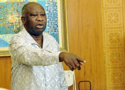 El presidente de Costa de Marfil Laurent Gbagbo ha ordenado a las tropas de la ONU y de Francia que salgan del país por su supuesto apoyo al presidente electo, Alassane Ouattara.