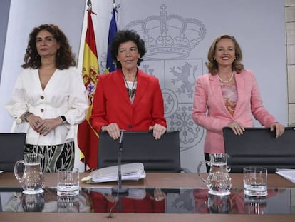 Desde la izquierda: María Jesús Montero, Isabel Celaá y Nadia Calviño, en la rueda de prensa tras el Consejo de Ministros.