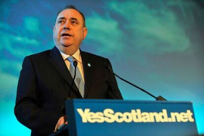 El primer ministro de Escocia, Alex Salmond, lanza la campaña del 'Sí' para la independencia escocesa hoy en Edimburgo.