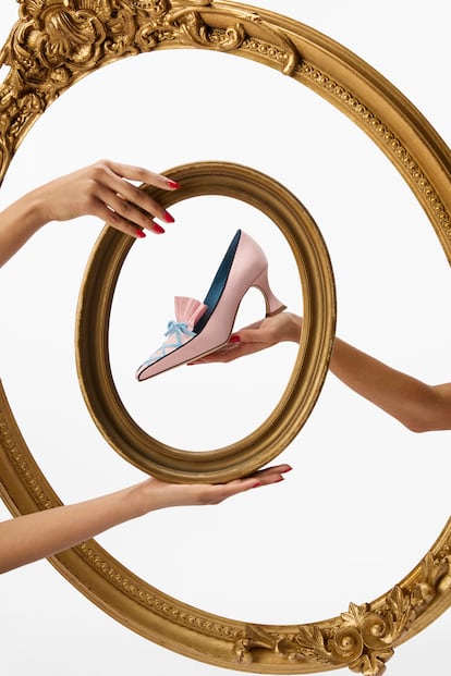 Uno de los modelos de la colección cápsula que el zapatero lanza ahora con motivo de la nueva exposición en el museo Victoria & Albert.