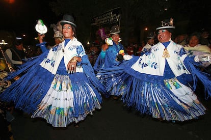 'Drag queens' celebran el Orgullo Gay en las calles de La Paz (Bolivia).
