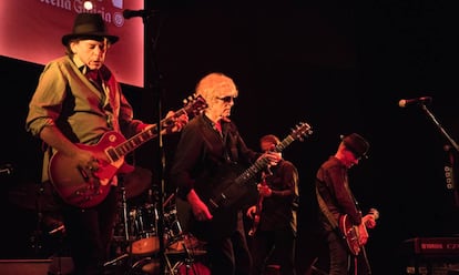 Ian Hunter durante el concierto.