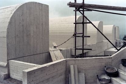 Una fotografía de Joaquim Gomis, realizada durante la construcción del edificio de la Fundación, entre 1973 y 1975.