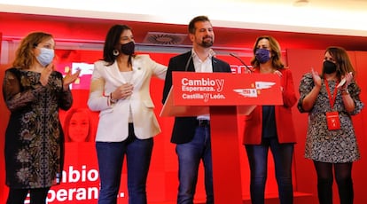 El candidato del PSOE a la Presidencia de la Junta y secretario general del PSCYL, Luis Tudanca, comparece tras los resultados electorales. Tudanca ha manifestado tras conocer su derrota en los comicios autonómicos, que "otros vendrán que harán más y lograrán que el cambio llegue a esta tierra, porque esta tierra lo merece".