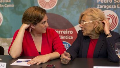 Ada Colau y Manuela Carmena en un acto en el Círculo de Bellas Artes.