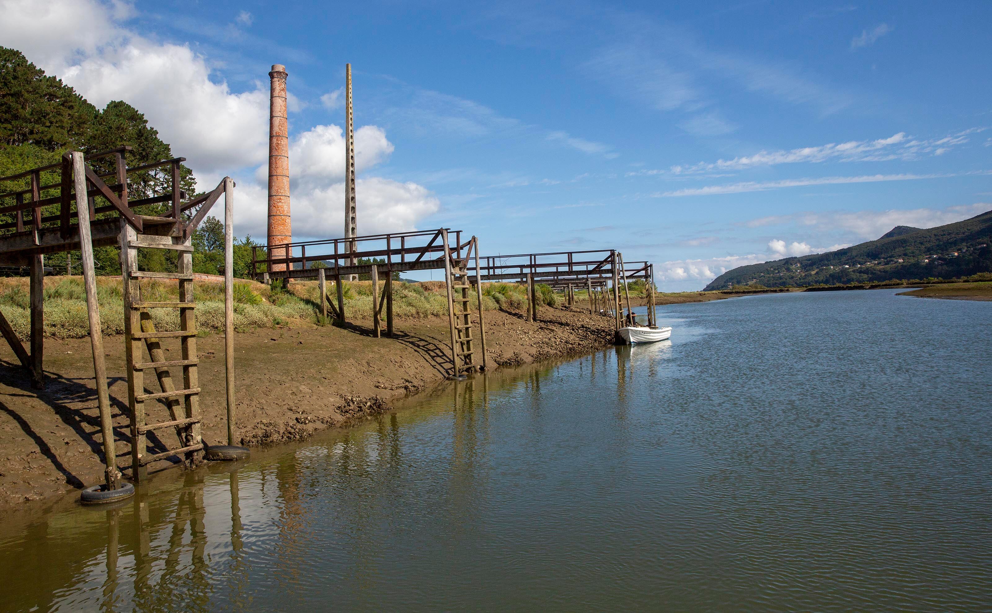 El río Oka a su paso por Murueta, muy cerca de donde iría enclavado el nuevo museo Guggenheim del Urdaibai.