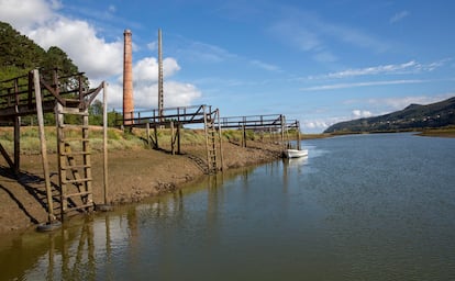 El río Oka a su paso por Murueta, muy cerca de donde iría enclavado el nuevo museo Guggenheim del Urdaibai.