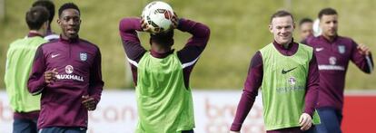 Welbeck y Rooney, durante un entrenamiento con Inglaterra