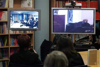 Un momento de la videoconferencia con Harold Bloom entre Nueva York y Madrid.
